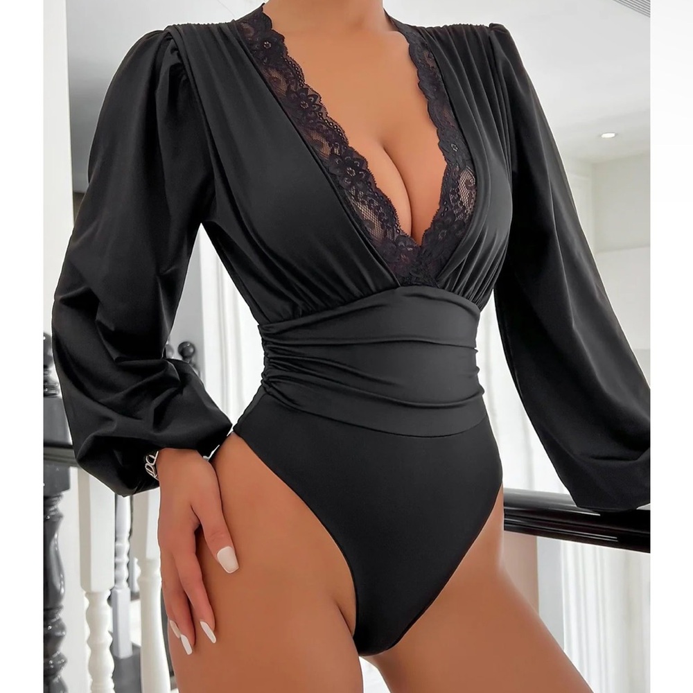 BRAND NEW BLACK LACED V NECK BODYSUIT Sz L
